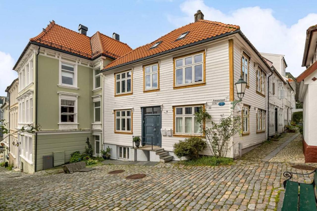 Dinbnb Apartments I Historical Two-Floor Apartment With Rooftop Panorama I 1645 Heritage Берген Экстерьер фото