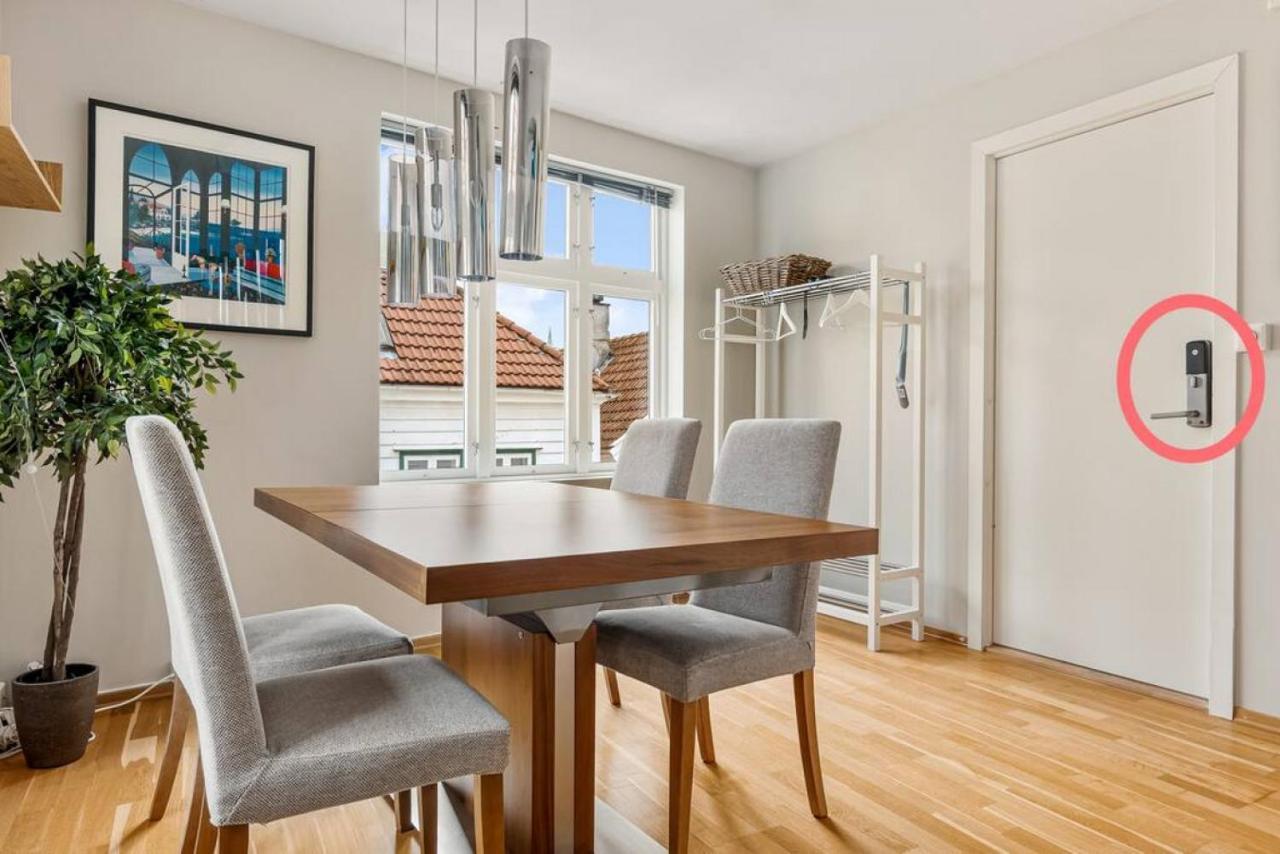 Dinbnb Apartments I Historical Two-Floor Apartment With Rooftop Panorama I 1645 Heritage Берген Экстерьер фото
