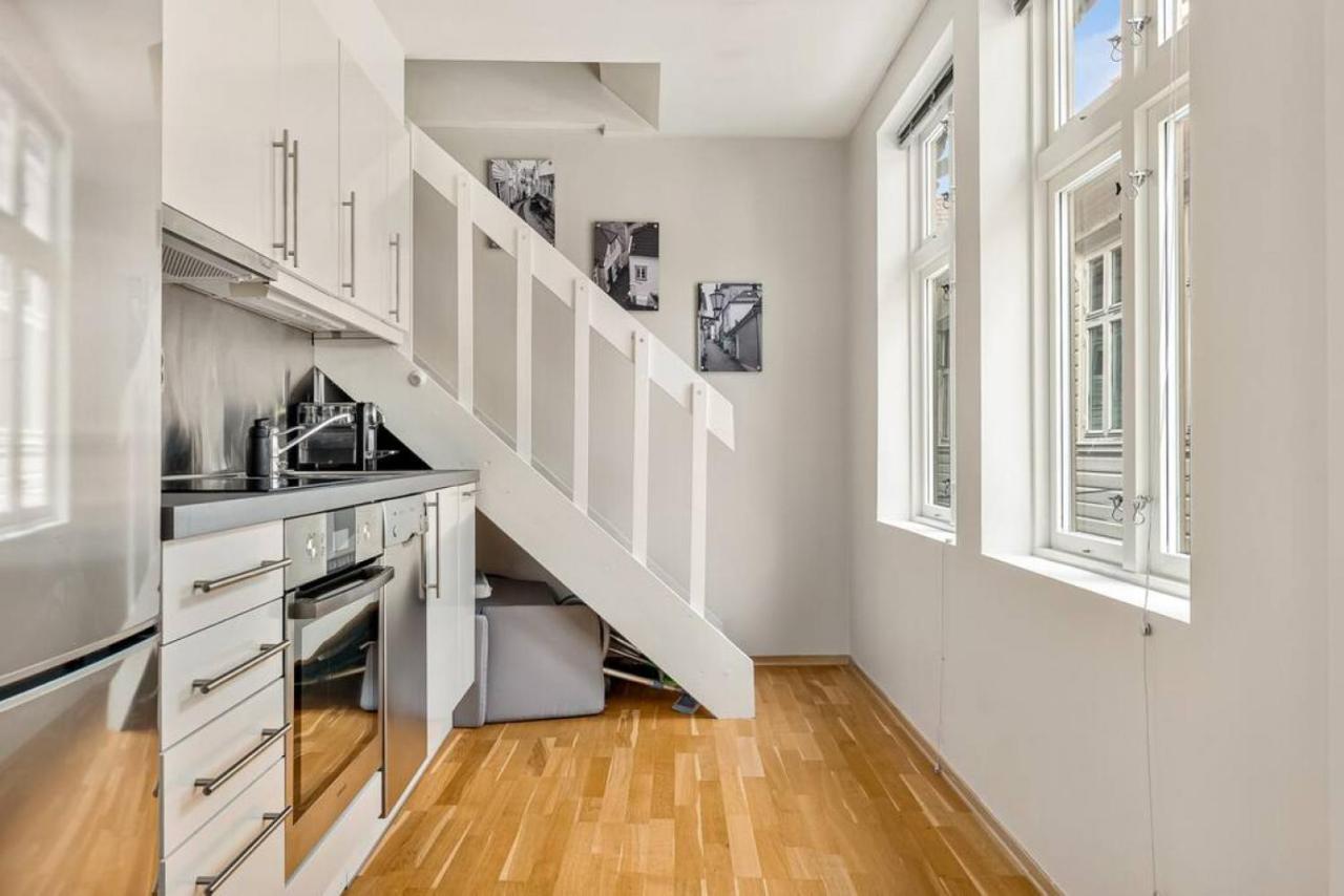 Dinbnb Apartments I Historical Two-Floor Apartment With Rooftop Panorama I 1645 Heritage Берген Экстерьер фото