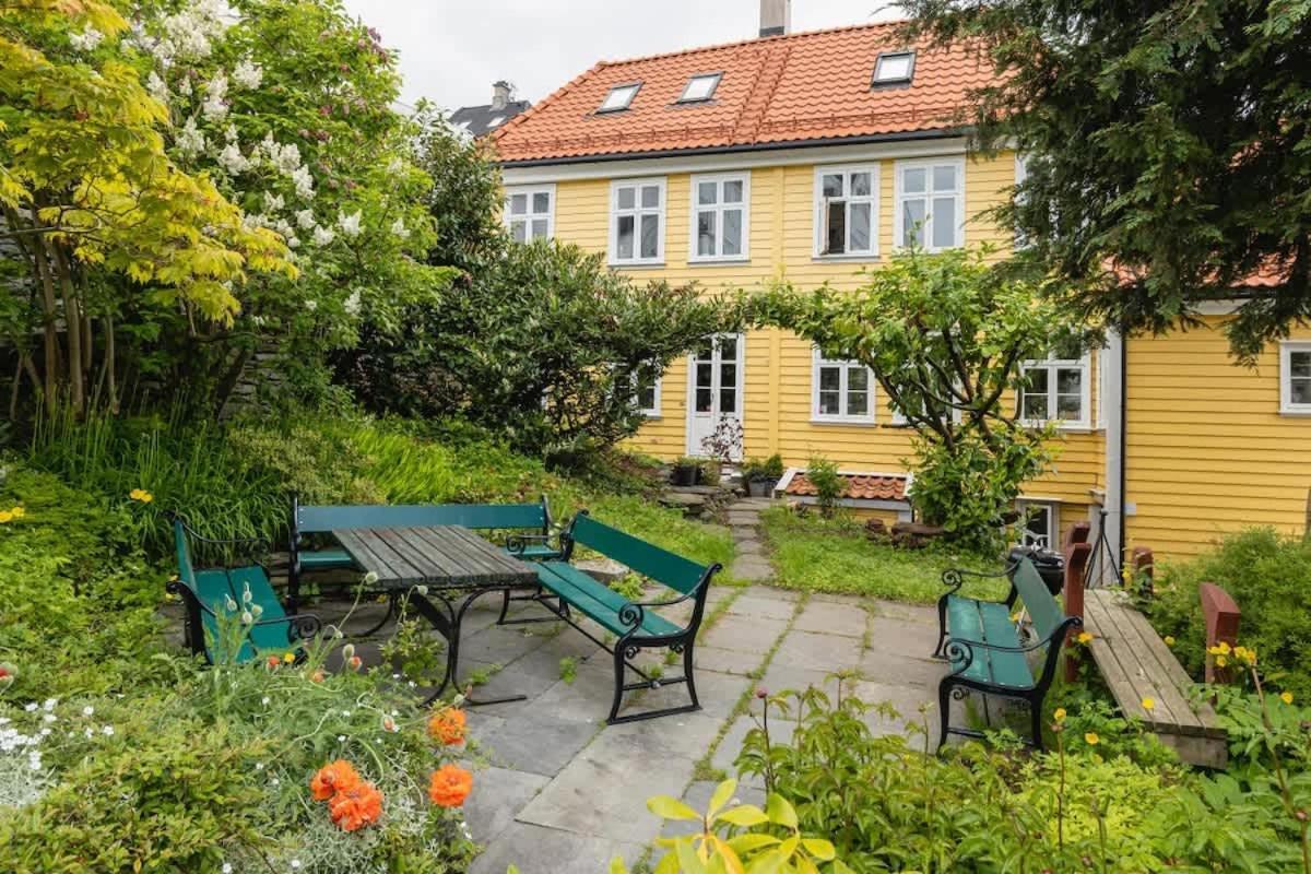 Dinbnb Apartments I Historical Two-Floor Apartment With Rooftop Panorama I 1645 Heritage Берген Экстерьер фото