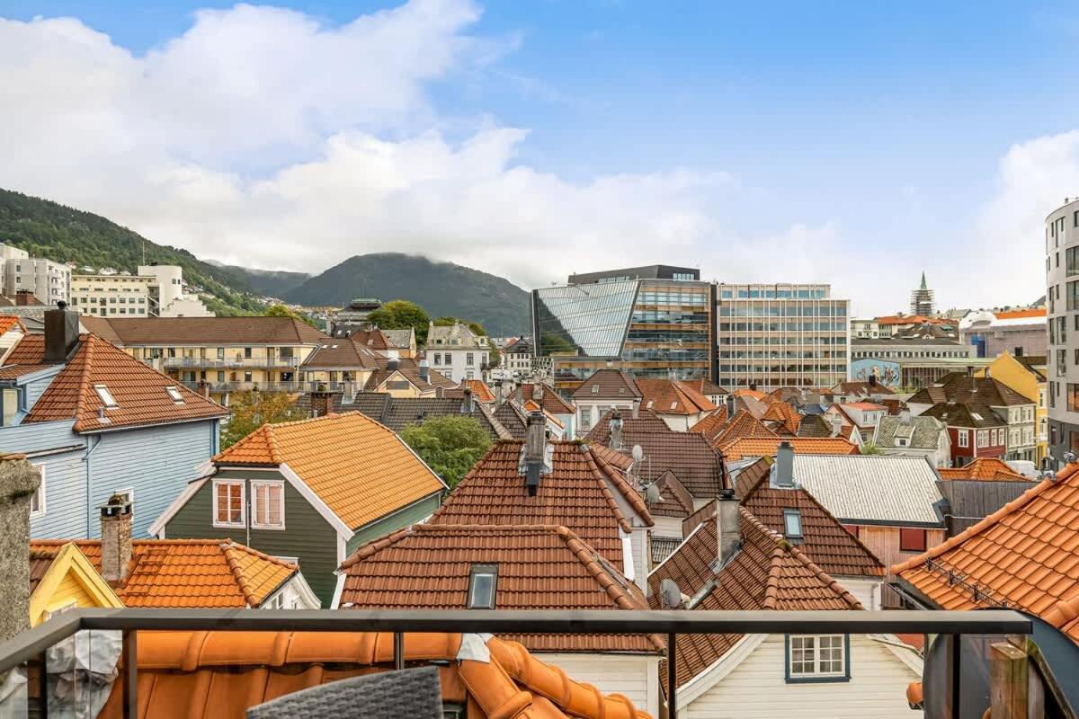 Dinbnb Apartments I Historical Two-Floor Apartment With Rooftop Panorama I 1645 Heritage Берген Экстерьер фото